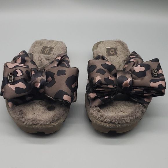 UGG LEOPARD LUSHETTE SLIDE SHEARLING SATIN PUFFER SANDALS - Picture 4 of 9